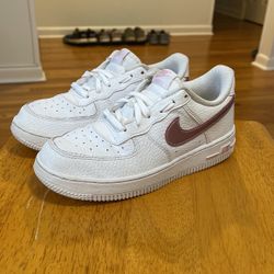 ALMOST NEW CONDITION NIKE AIR FORCE 1 Size 2Y Children, Shoes