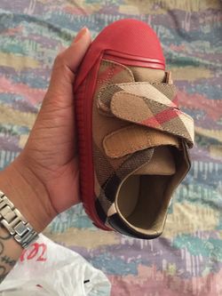 Burberry size 26 toddlers 9 1/2