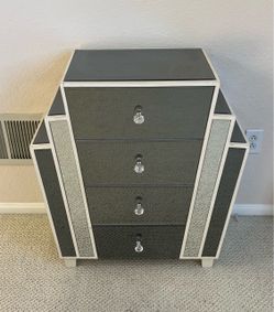 Mirrored 4-Drawer Chest Dresser