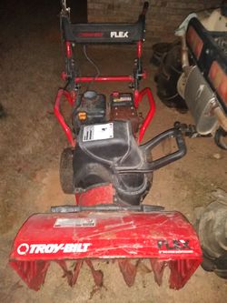 Snow Thrower been sitting a while MAKE ME A OFFER 