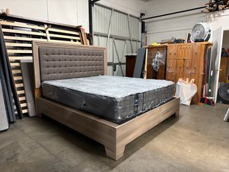 Cal king bed $380