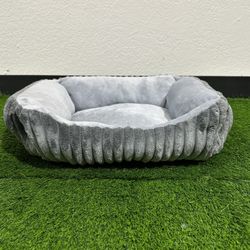 New Plush Gray Pet Bed – Super Soft & Cozy