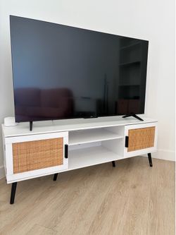 55 in Roku TV & TV stand set