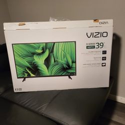 Vizio 39” D-Series HDTV – With Remote & Box – Works Great