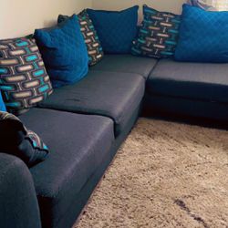 Sectional Couch With Pillows And Mat