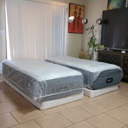 2 NEW XL TWIN SIZE BEAUTYREST MATTRESSES AND BOXSPRINGS FOR SALE! IN EXCELLENT CONDITION, FREE DELIVERY 