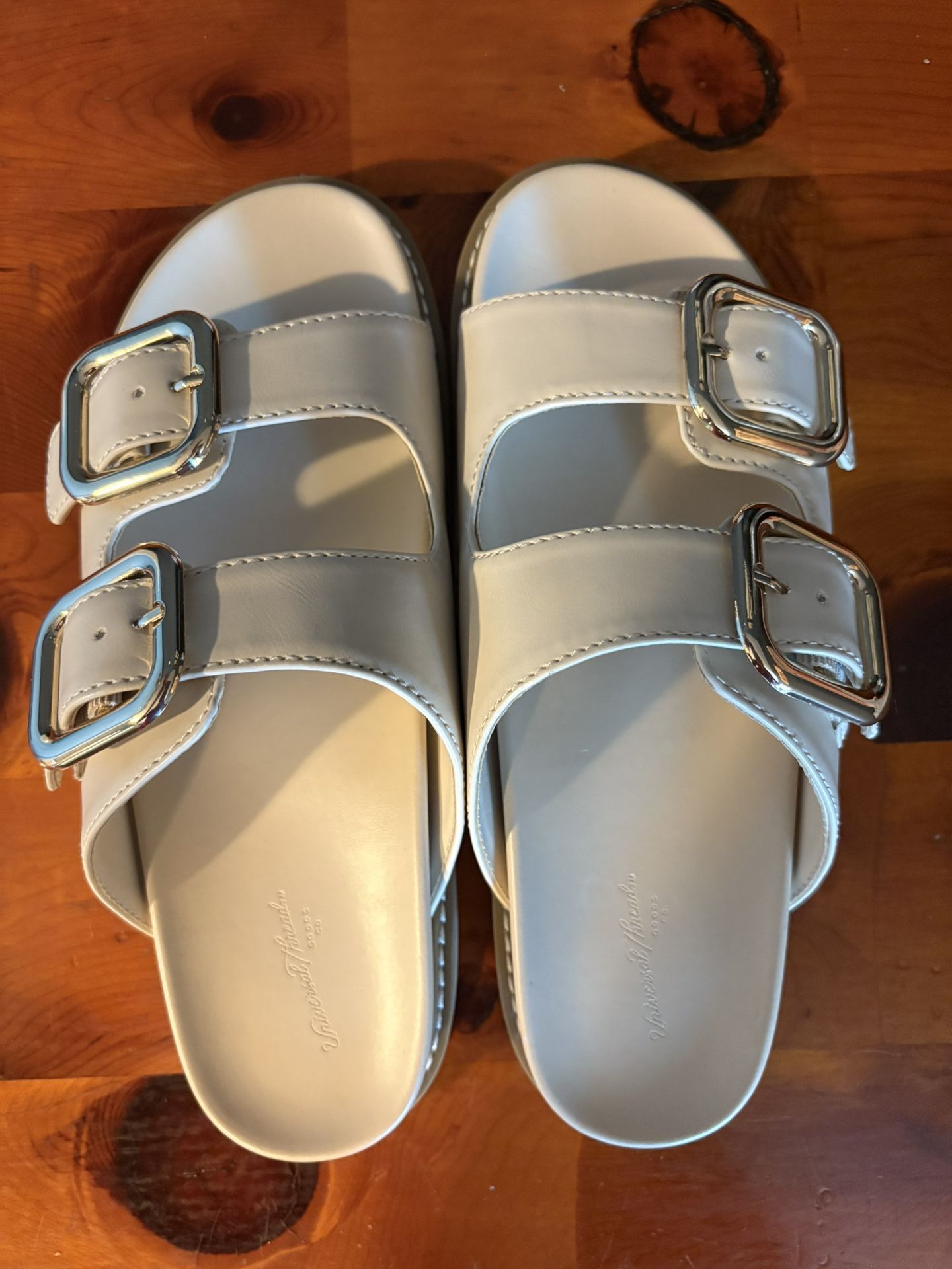 Universal Thread Women’s Collin Bone Double Buckle Footbed Sandals Size 8 - ONLY WORN TWICE! 😊