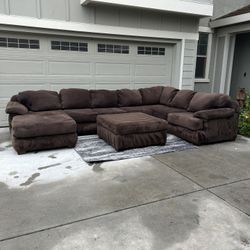 Oversized Brown Sectional Couch w/ Ottoman – (Delivery Available)