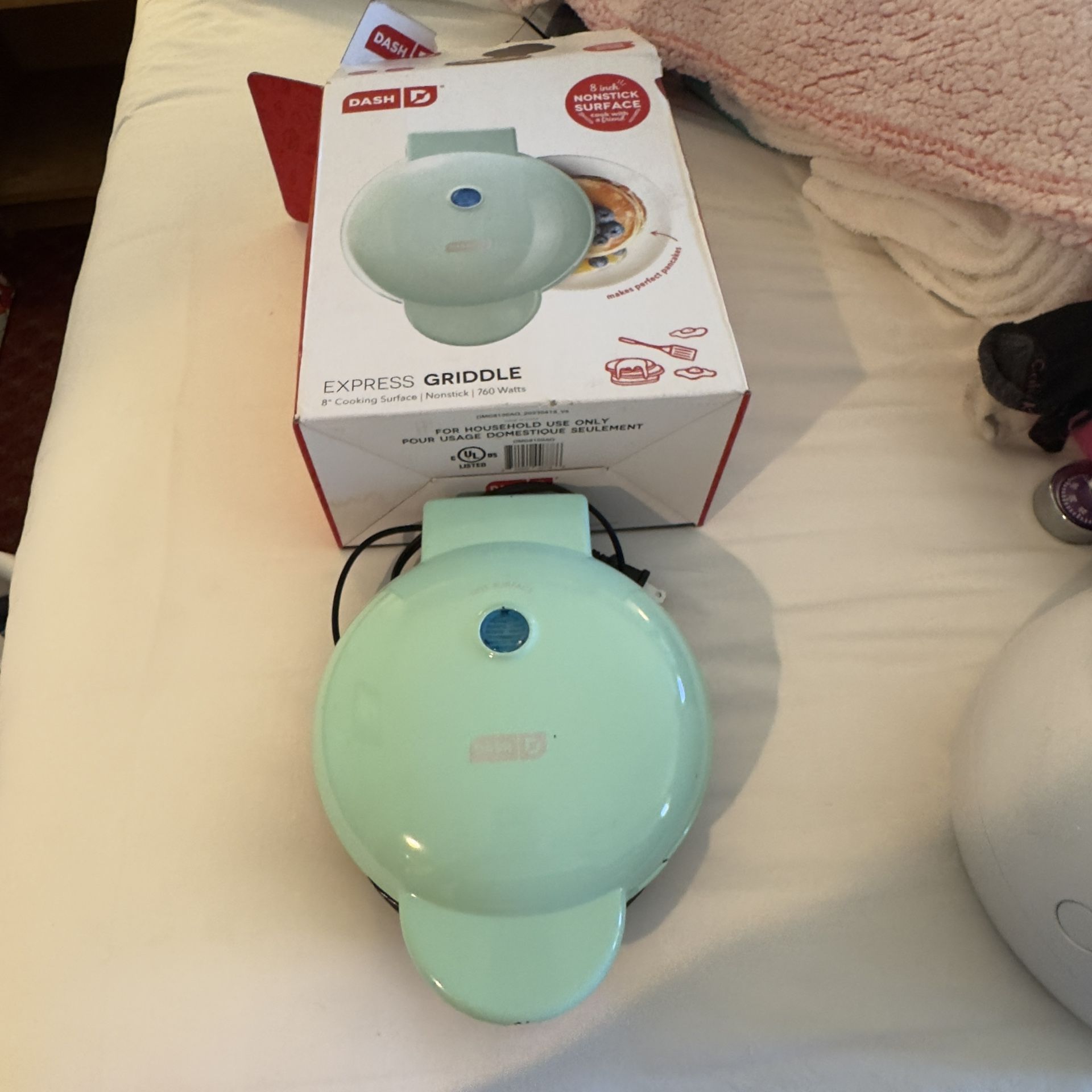 Dash 8inch Non Stick Cooking griddle 