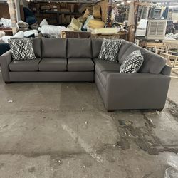 BRAND NEW 2 PIECE SECTIONAL 