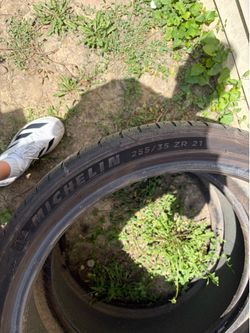 Tesla 255/35/21 tires