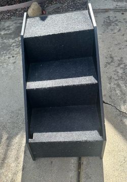 Carpeted 3-Step Pet Stairs – Great for Beds & Couches