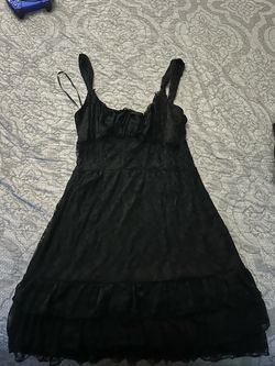 Medium size Short black dress