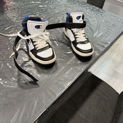 Champion sneaker size 4 used