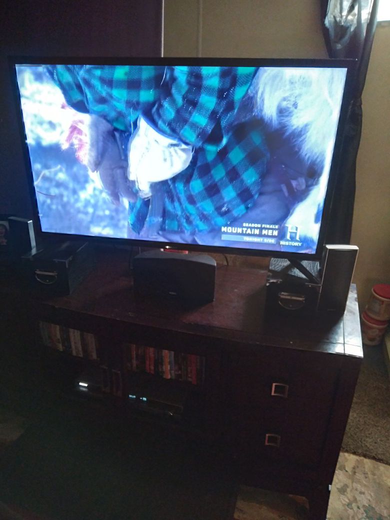 Flatscreen tv with remote