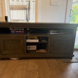 TV Stand / Media Console – Very Good Condition
