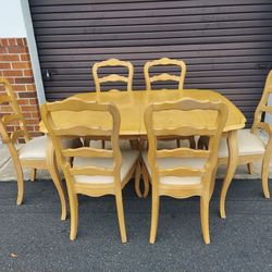 Vintage Stanley Furniture 7 Piece Country French Dining Set with Table 2 Leaves and Six Tall Ladder Back Chairs .