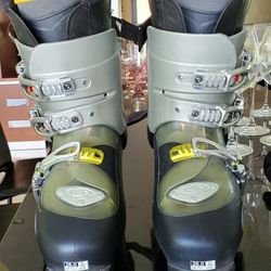 Salomom Men's Size 8 Ski Boots