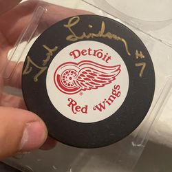 Autograph TED LINDSAY SIGNED DETROIT RED WINGS NHL HOCKEY PUCK Vintage No Coa 