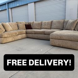 FREE DELIVERY || Jerome’s Furniture 3Pc Sectional Couch