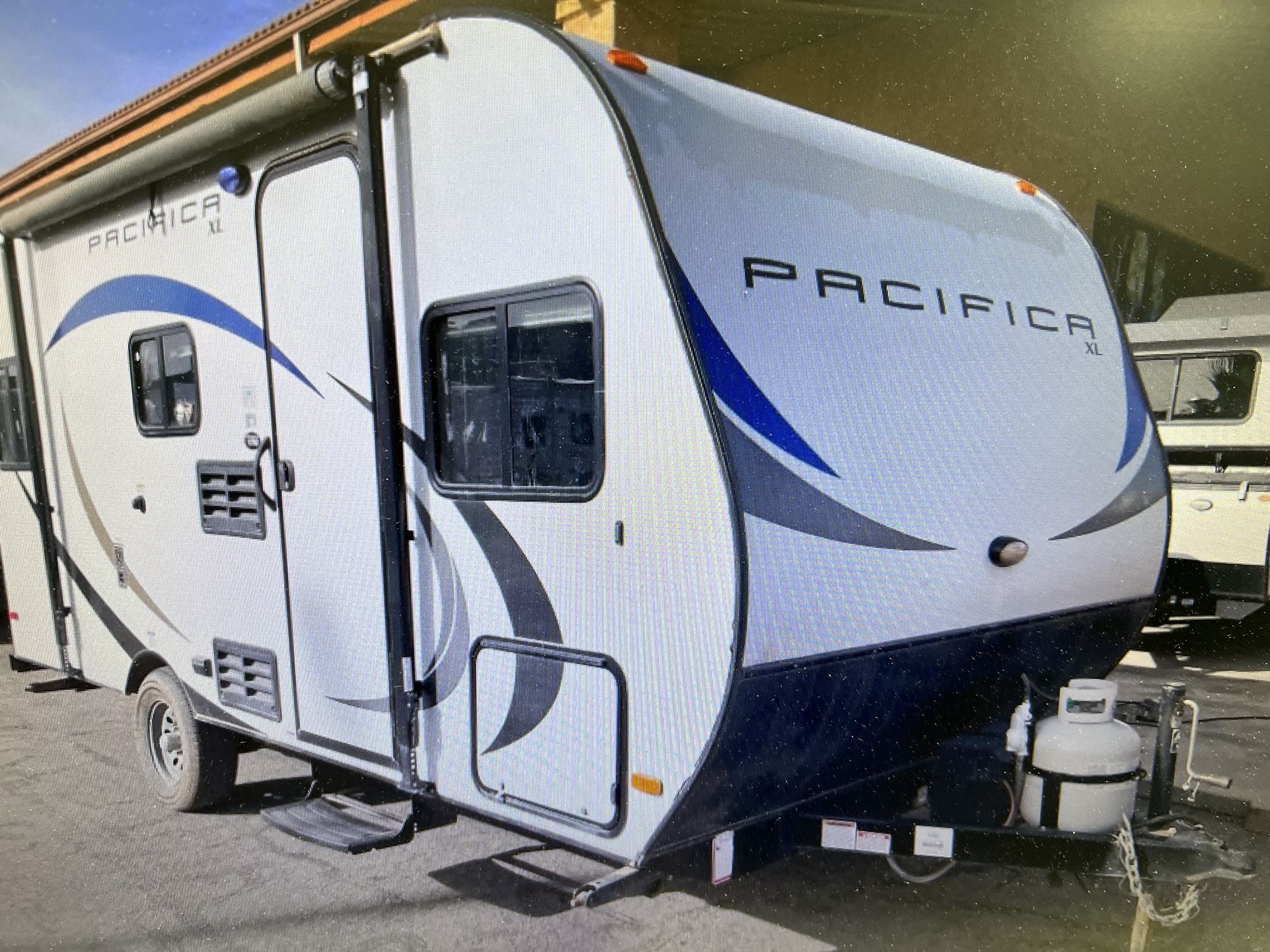 2019 Coach Works 17RD