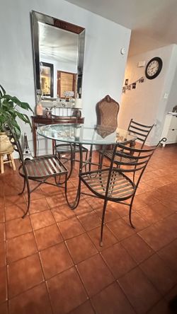 Dinning table 4 chairs