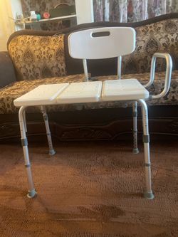 Silla  para baño nueva 30.00 dólares