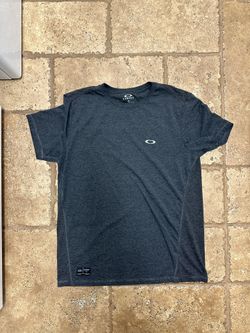 Oakley O Logo Athletic Wicking Shirt Size Large CA35460 RN96548