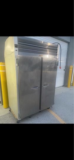 ❄️ TRAULSEN COMMERCIAL FREEZER – MODEL G22010 – $600 FIRM ❄️ 📍 Okeechobee, Florida 🚚 Delivery Available Heavy-duty Traulsen commercial freezer in