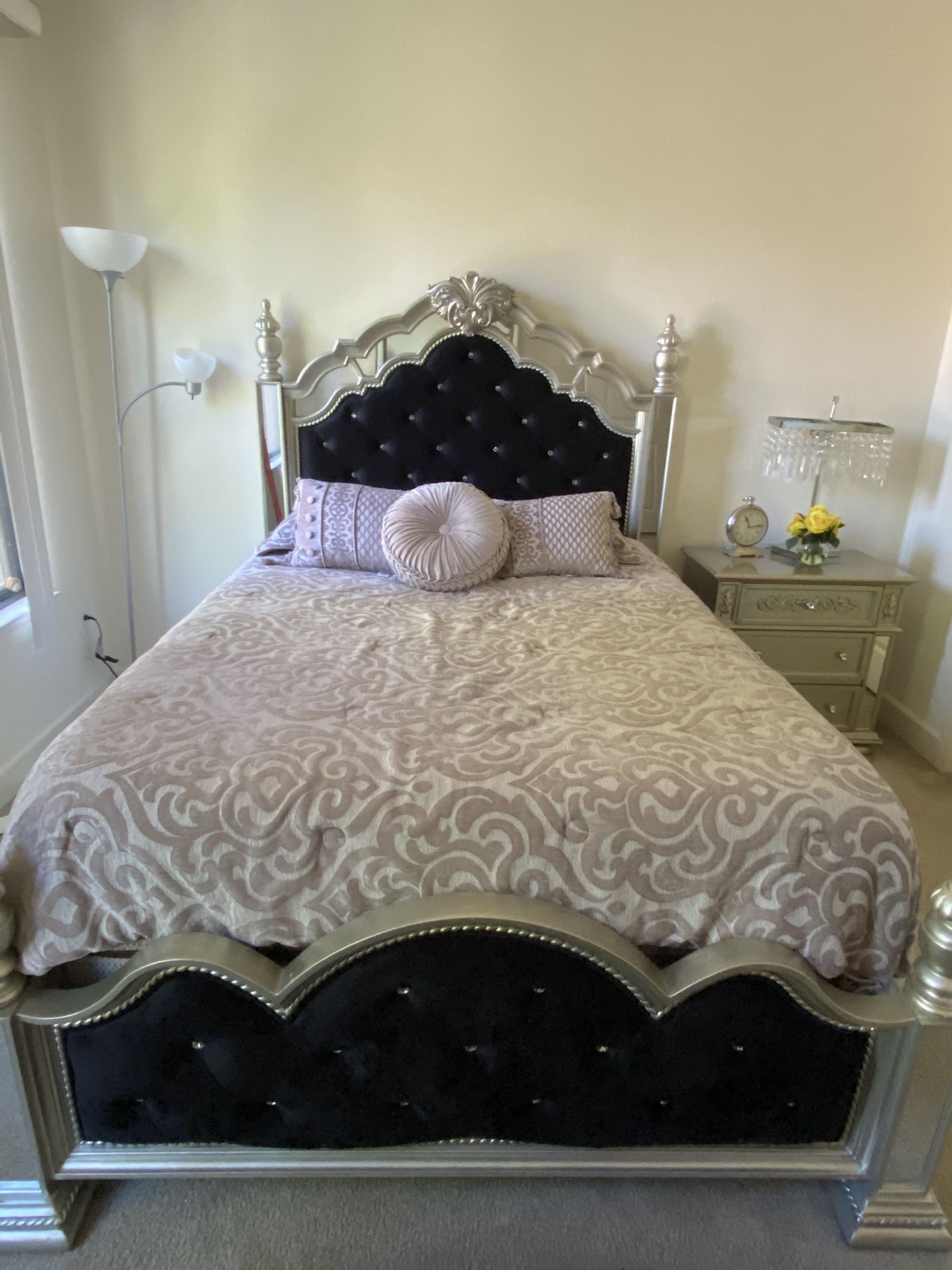 laxuary black and silver valvet tufted queen size bed set