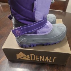 Girls snow boots Size 2