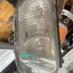 2012 Toyota 4runner RH Head Light‼️