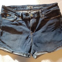 Levis Signature Jean Shorts Size 14