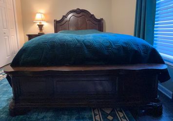 4-Piece Solid Wood Queen Bedroom Set - Ornate Old World Style