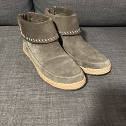 Brown Kavar Varney UGGS - Size 8