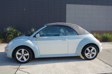 2010 Volkswagen New Beetle Convertible