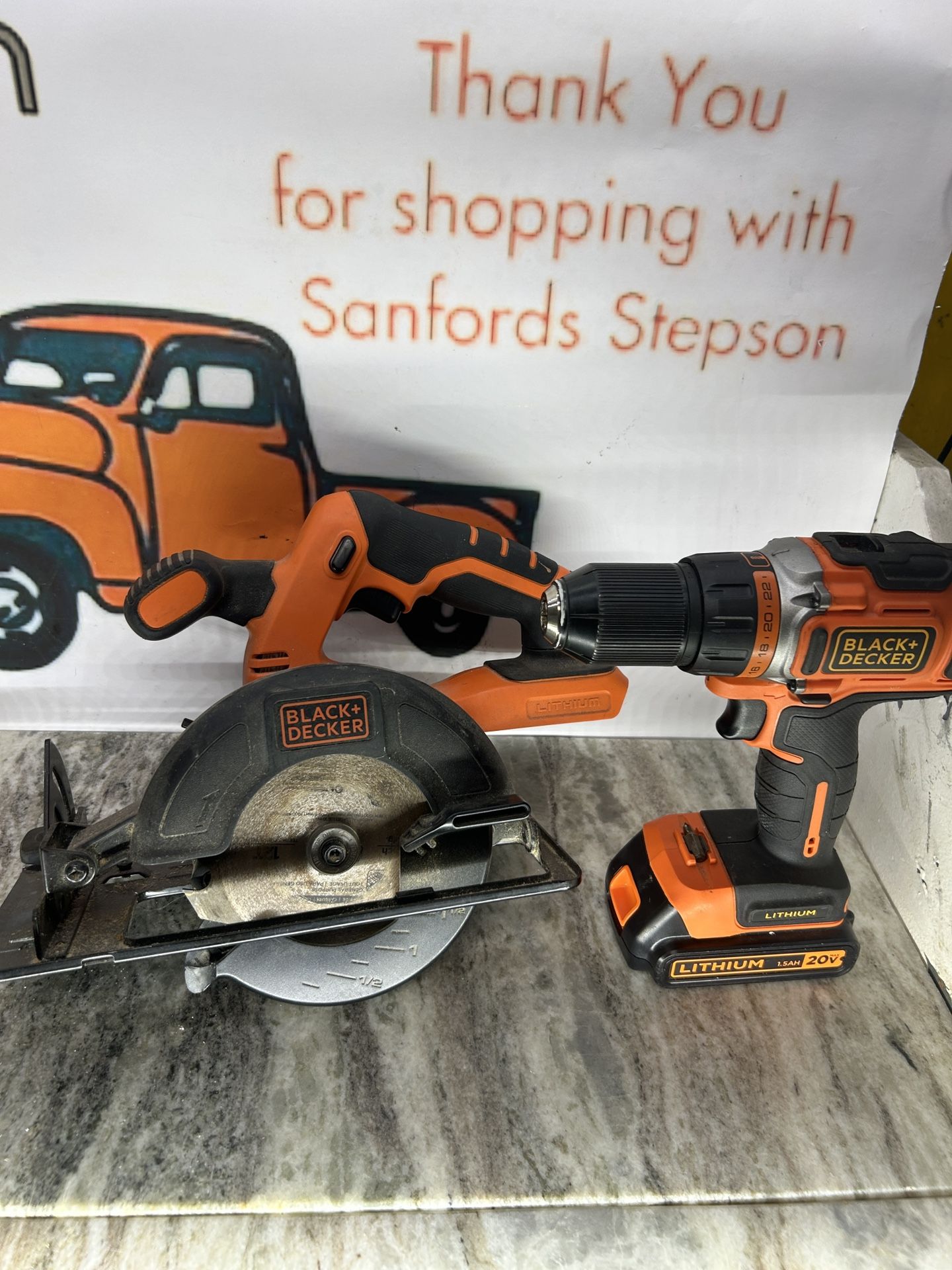 B & D Drill & 5 1/2 in Circular Saw 20V Lith Drill BDCDHP220 Saw BDCCS20 1 Batry