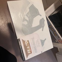 Pokemon Charizard Collectors Box 