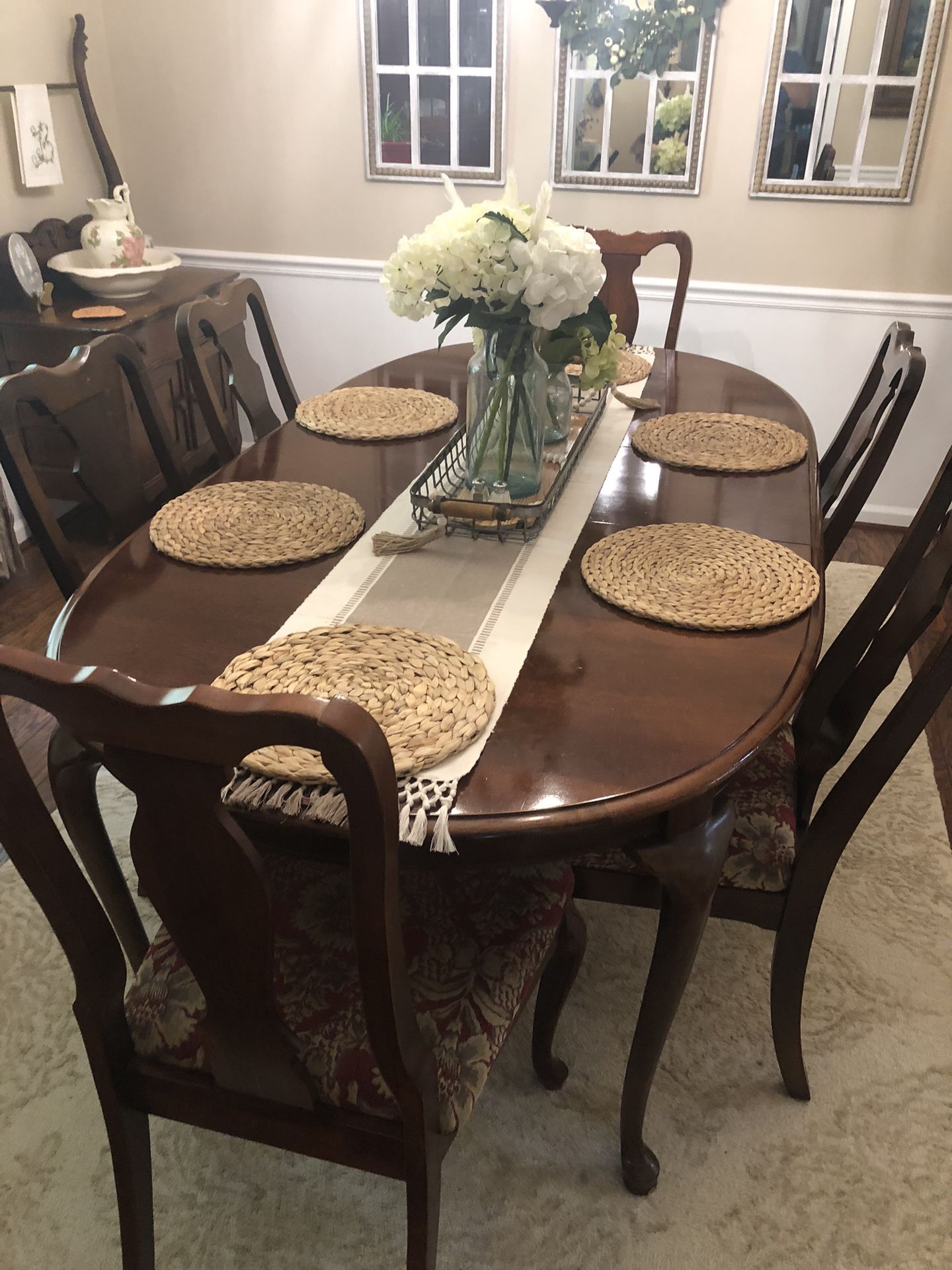 Thomasville Dining Table And Chairs
