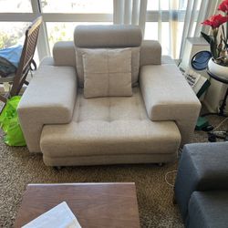 Scandinavian Design Classy Chair / Sofa / Couch