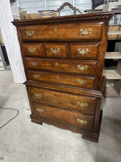 AUPER BEQUTIFUL SOLID WOOD DRESSER