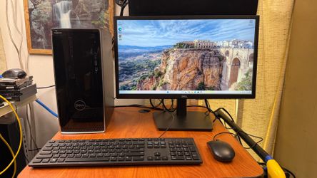 Complete Dell Inspiron desktop: 22” widescreen, WiFi, keyboard:mouse