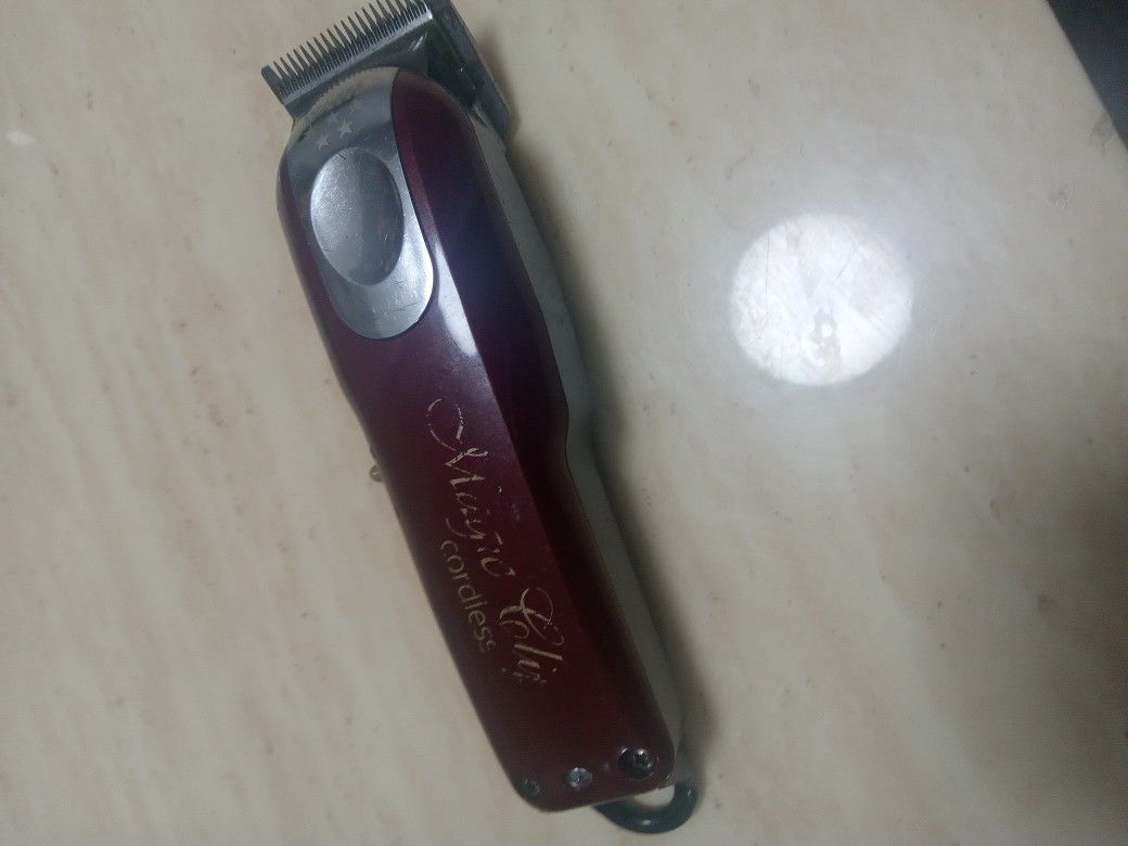 Magic Wahl Clippers Cuts Very Good  And Comes With Charger.