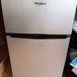 3.5 Cubic Ft Whirlpool Mini Fridge 