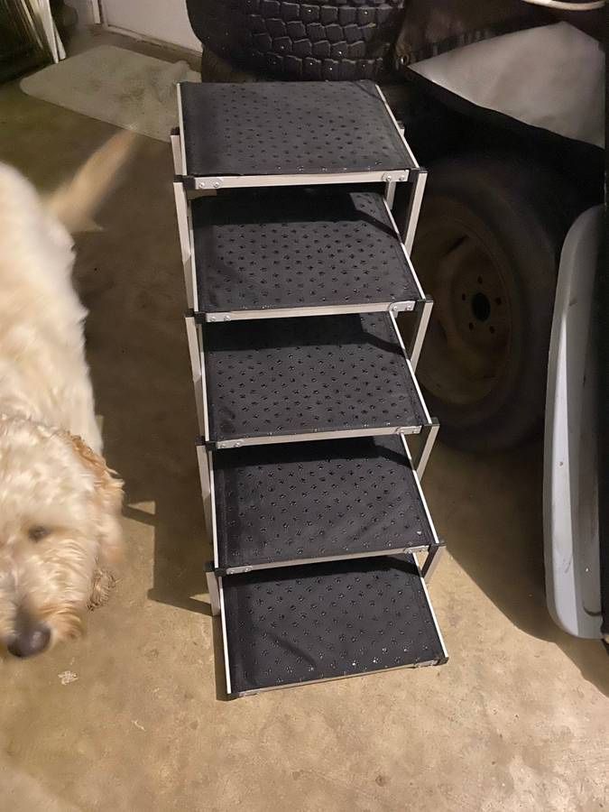 Folding dog stairs