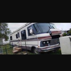 40 Foot RV  With Open Floor Plan!!!! Runs Great
