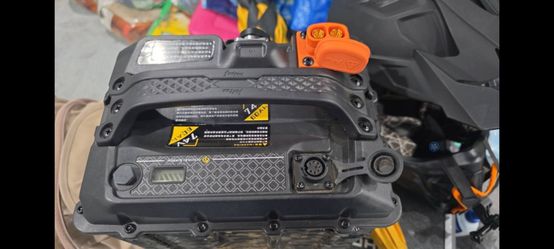 2025 SURRON ULTRA BEE 74V BATTER AND CHARGER