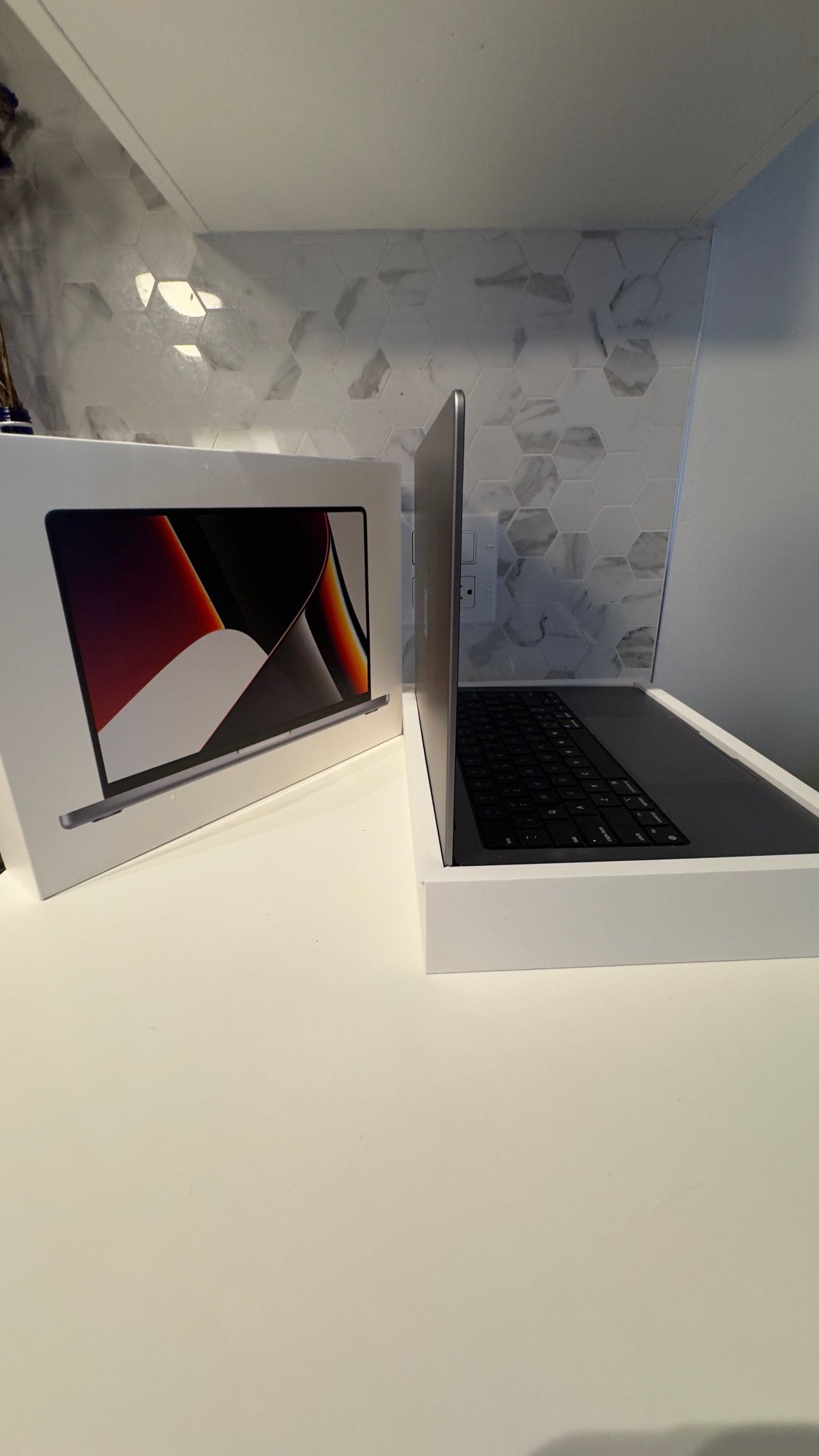 MacBook Pro M1 Pro Apple Chip (Late 2022)