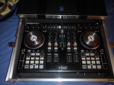 Native Instruments. Traktor Kontrol S4 MK2 DJ Controller