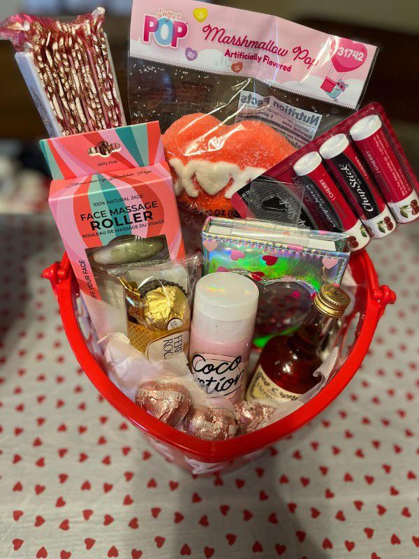 Valentine Gifts Basket For her 